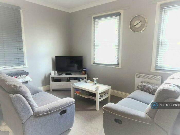 2 Bedroom Flat To Rent In School Road Tilehurst, Tilehurst, Reading, RG31