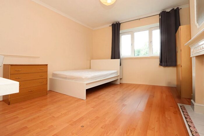 1 Bedroom House To Rent In Smart Street, London, E2