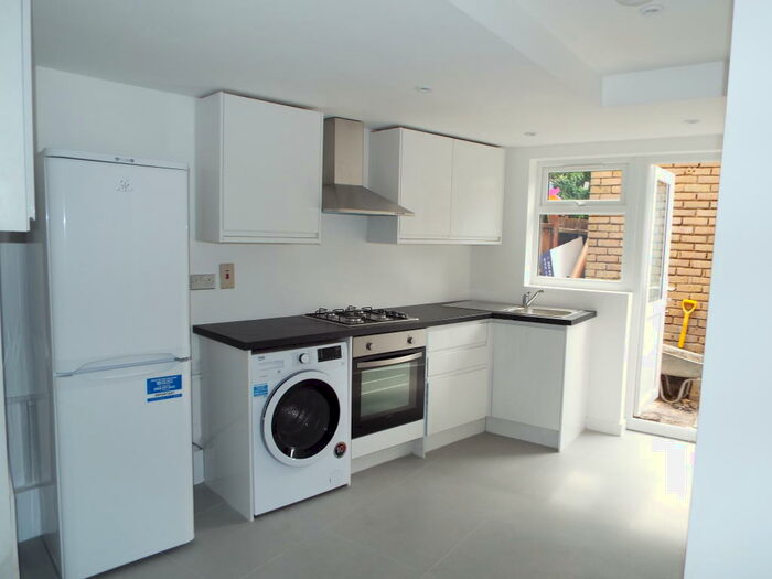 1 Bedroom Flat To Rent In Woodford Road, Forest Gate, E7