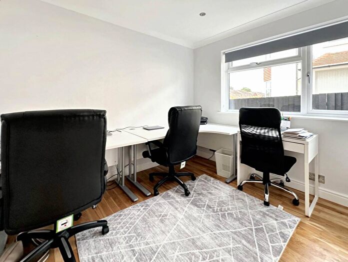 6 Bedroom Detached House For Sale In Glynn Road, Peacehaven, BN10