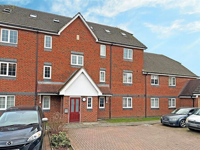 2 Bedroom Flat For Sale In Tilers Close, Merstham, RH1