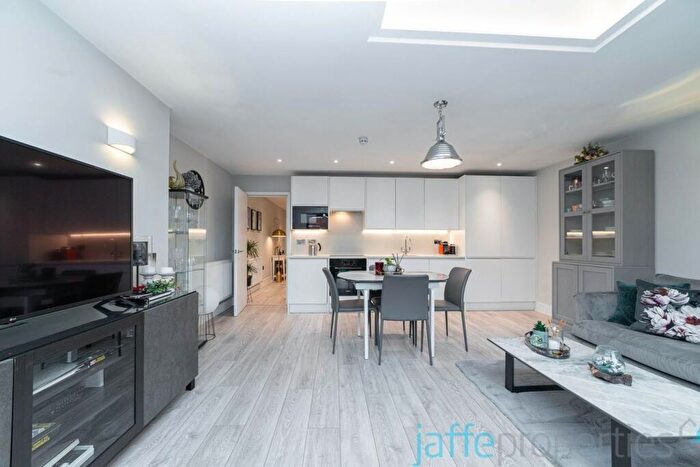 3 Bedroom Apartment To Rent In Melrose Avenue, London, NW2