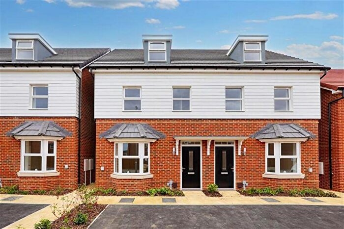 3 Bedroom Semi-Detached House To Rent In Bedroom Semi Detached House In Dragon Way Sturry, CT2