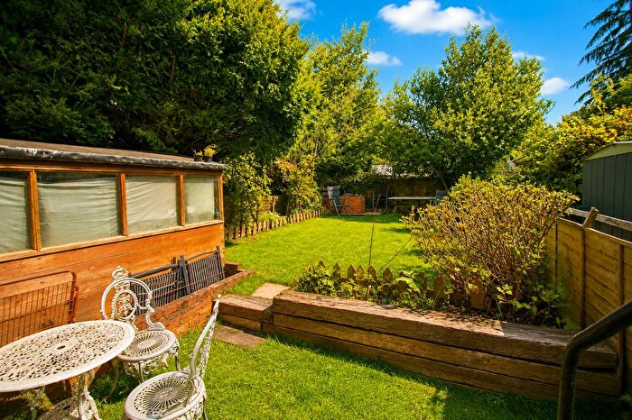2 Bedroom Maisonette For Sale In Kelso Lodge, Primrose Road, London, Greater London, E18