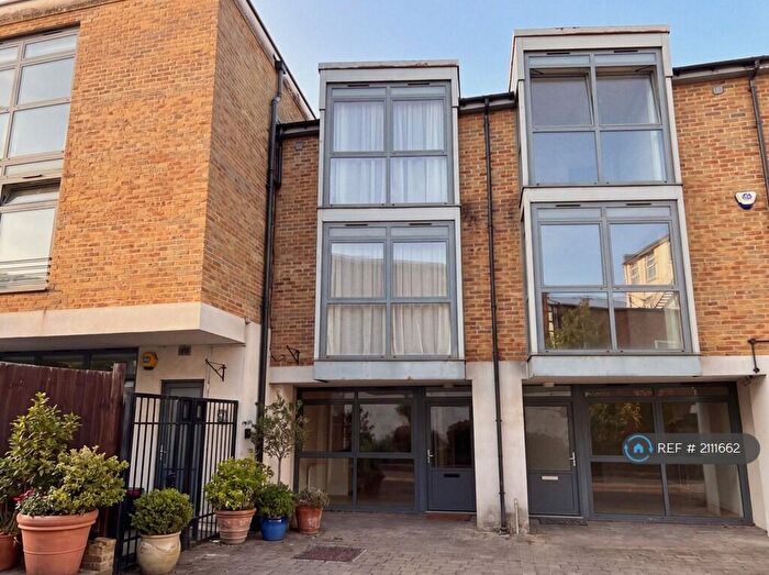 2 Bedroom Terraced House To Rent In Isabella Mews, London, N1