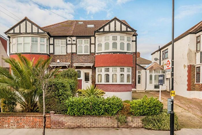 7 Bedroom Flat To Rent In Southern Avenue, Norwood, SE25