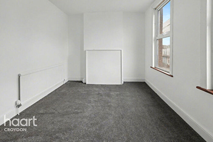 3 Bedroom Semi-Detached House To Rent In Sylverdale Road, Croydon, CR0