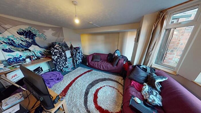 1 Bedroom Flat To Rent In Queens Road, Hyde Park, Leeds, LS6