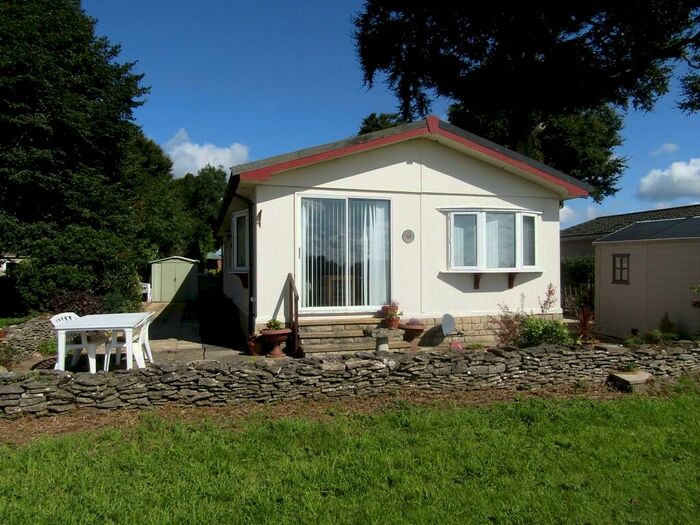 2 Bedroom Park Home For Sale In Beeches Park, Hampton Fields, GL6