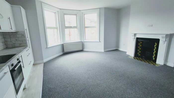 2 Bedroom Flat To Rent In Crabton Close Road, Boscombe, Bournemouth, BH5