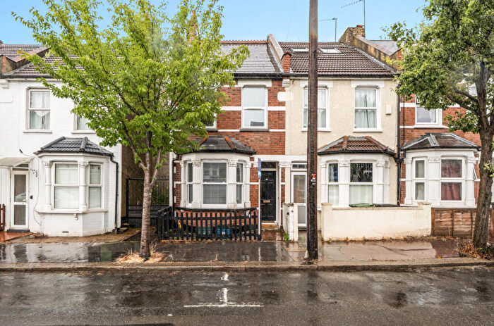 3 Bedroom End Of Terrace House For Sale In Tunstall Road, Croydon, CR0