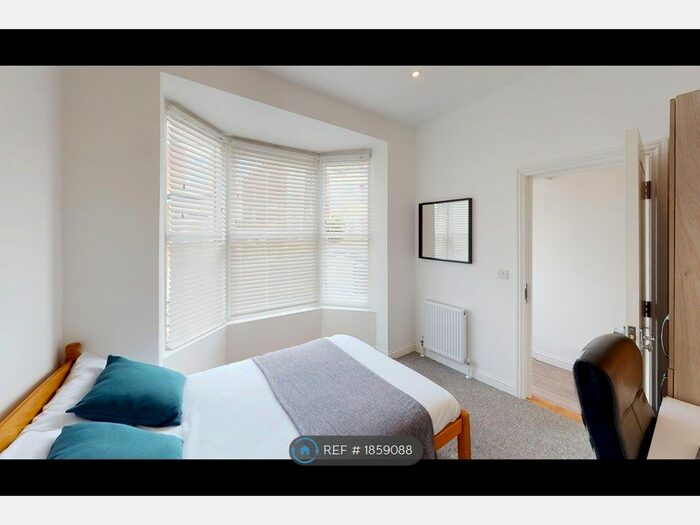 6 Bedroom Terraced House To Rent In Montgomerie Road, Southsea, PO5