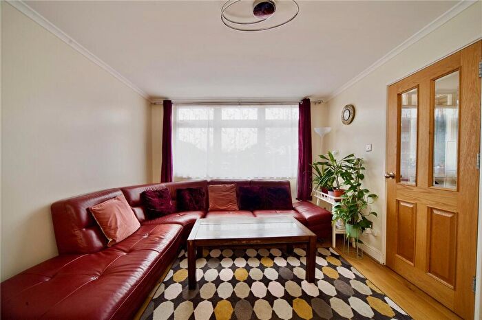 3 Bedroom Terraced House For Sale In Ravensbourne Gardens, Ilford, IG5