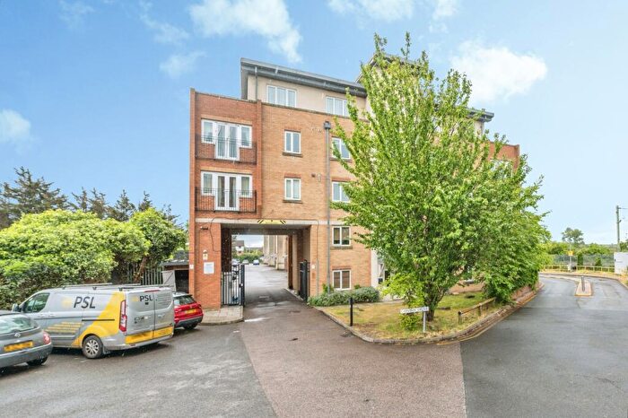 2 Bedroom Flat For Sale In Capstan Drive, Rainham, RM13