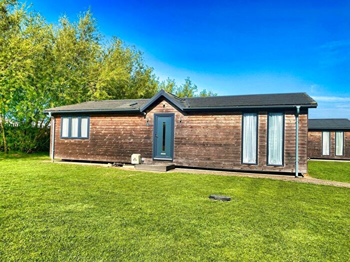 2 Bedroom Lodge To Rent In Golden Cross, Hailsham, BN27