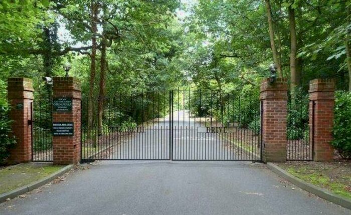 1 Bedroom Apartment To Rent In Elizabeth Drive, Banstead, SM7