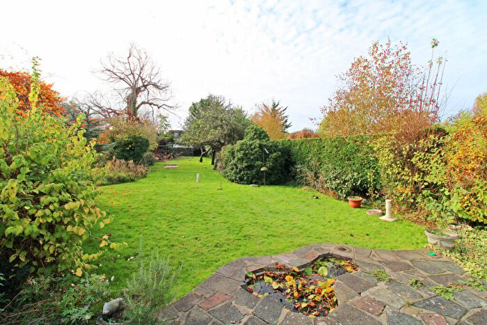 3 Bedroom Detached House For Sale In Hayes Way, Park Langley, Beckenham, BR3