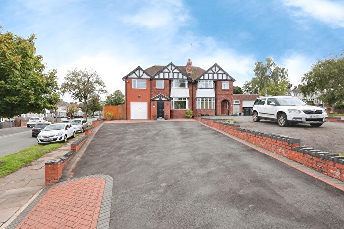 4 Bedroom Semi-Detached House For Sale In Dockar Road, Birmingham, West Midlands, B31