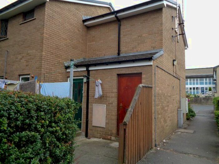 2 Bedroom Flat To Rent In Princeville Street, Bradford, BD7