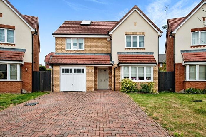 4 Bedroom Detached House For Sale In Ivy Close, Leavesden, Watford, WD25