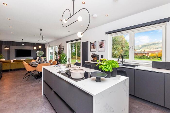 4 Bedroom Detached House For Sale In Gateside, Cupar, KY14