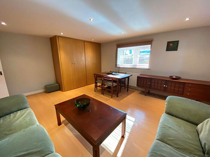 2 Bedroom Apartment To Rent In Kirkstall Lane, Leeds, LS6