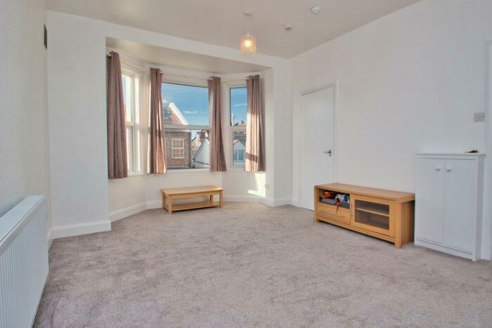 1 Bedroom Flat To Rent In Oak Grove, Cricklewood, London, NW2