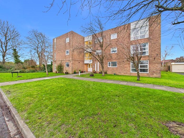 2 Bedroom Apartment To Rent In Beaumont Court, Whitley Bay, NE25
