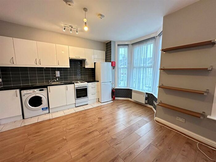 2 Bedroom Apartment To Rent In Sydney Road, Turnpike Lane, N8