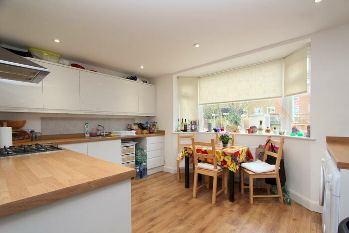 3 Bedroom Semi-Detached House To Rent In Alexandra Road, London, N10
