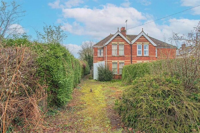 3 Bedroom Semi-Detached House For Sale In Marlborough Road, Pewsey, SN9