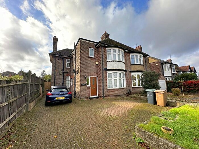 4 Bedroom House To Rent In Stockingstone Road, Luton, LU2