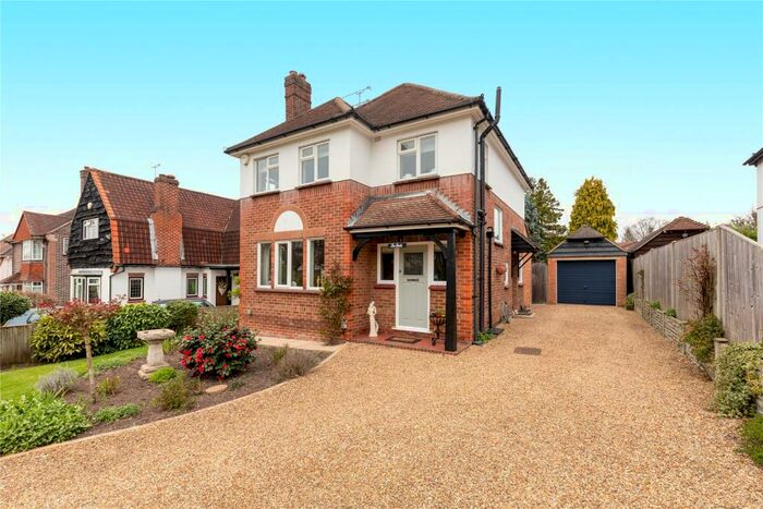 3 Bedroom Detached House To Rent In Empress Avenue, Farnborough, Hampshire, GU14