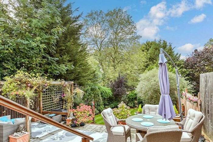 3 Bedroom End Of Terrace House For Sale In Ankerdine Crescent, London, SE18