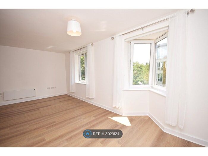 1 Bedroom Flat To Rent In Amelia House, Kew, TW9