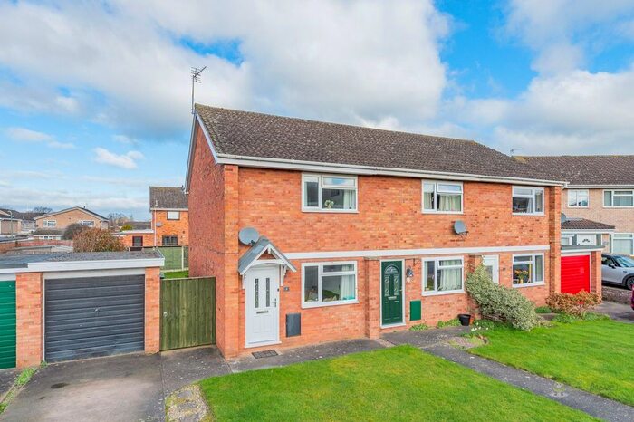 2 Bedroom End Of Terrace House For Sale In Kestrel Drive, Shrewsbury, SY1