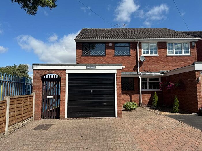 3 Bedroom Semi-Detached House To Rent In Wall Heath - Foundry Road, DY6