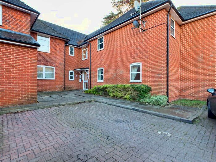 2 Bedroom Flat To Rent In Larkspur Gardens, Basingstoke RG21