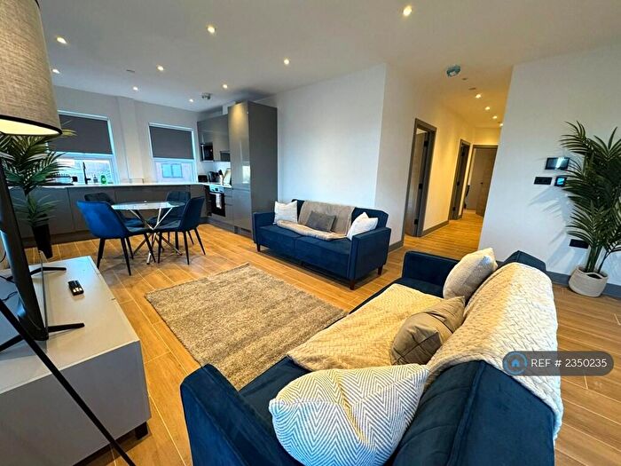 2 Bedroom Flat To Rent In Ballards Lane, London, N12