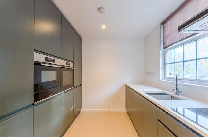 3 Bedroom Terraced House To Rent In Garford Street, Isle Of Dogs, London, E14