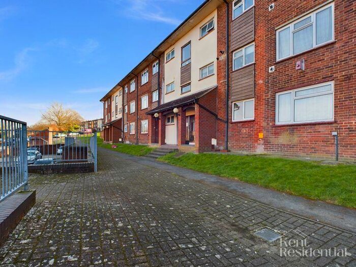 2 Bedroom Apartment To Rent In Sunderland Close, Borstal, Rochester, Kent, ME1