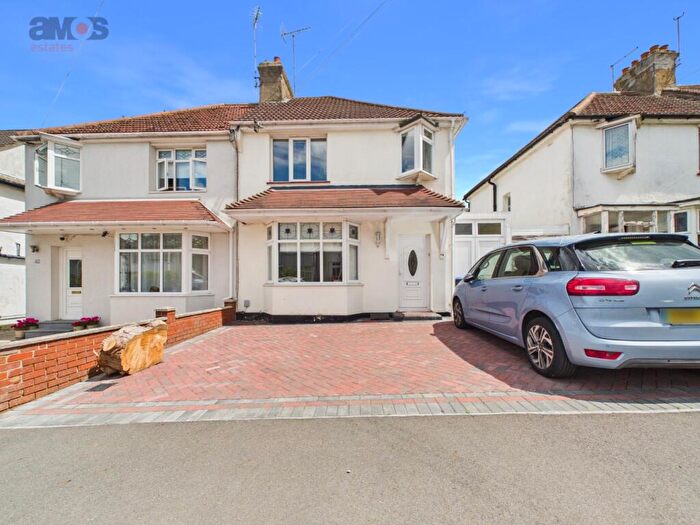 4 Bedroom Semi-Detached House For Sale In Edinburgh Avenue, Leigh-On-Sea, Essex, SS9
