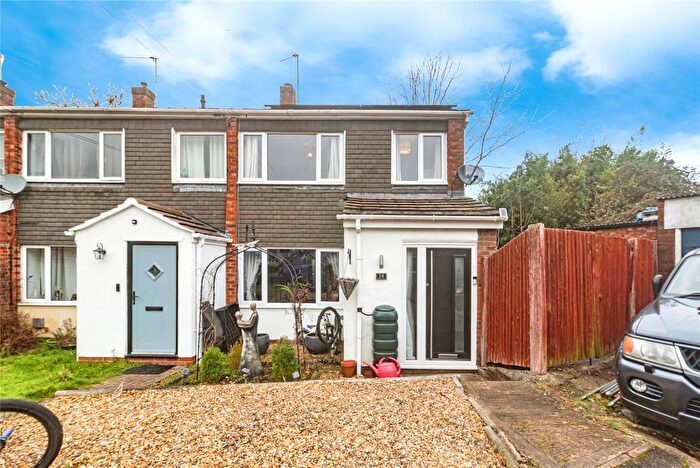 3 Bedroom End Of Terrace House For Sale In North View Road, Tadley, Hampshire, RG26