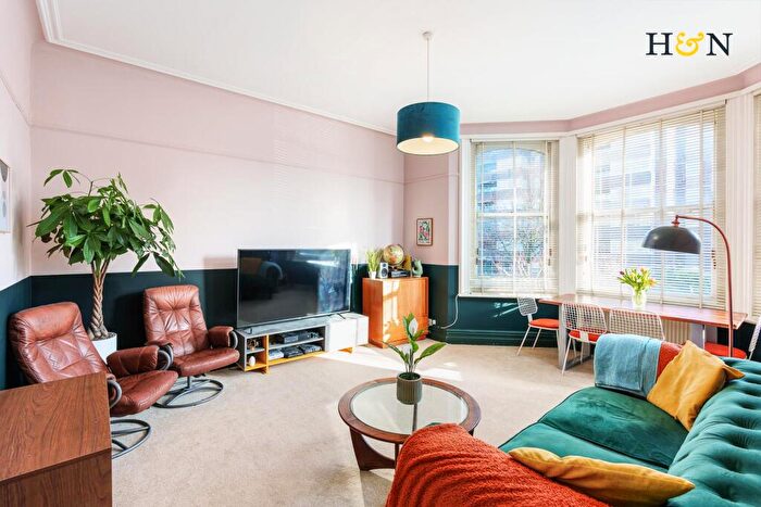 1 Bedroom Flat For Sale In Eaton Gardens Mansions, Eaton Gardens, Hove, BN3