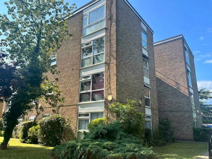 1 Bedroom Flat To Rent In Hawthorn Road, Wallington, SM6