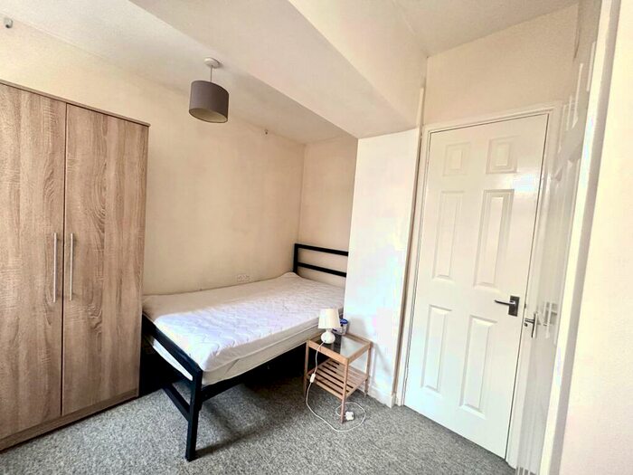 1 Bedroom Apartment To Rent In Woodland Terrace Flat, PL4