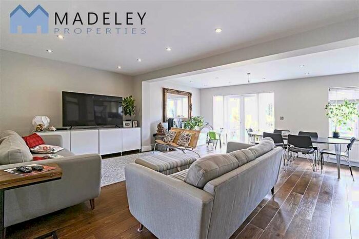 4 Bedroom Semi-Detached House To Rent In Pinewood Close, Pinner, HA5