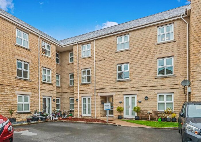 1 Bedroom Flat For Sale In Gomersall House, Cavendish Approach, Driglington, BD11