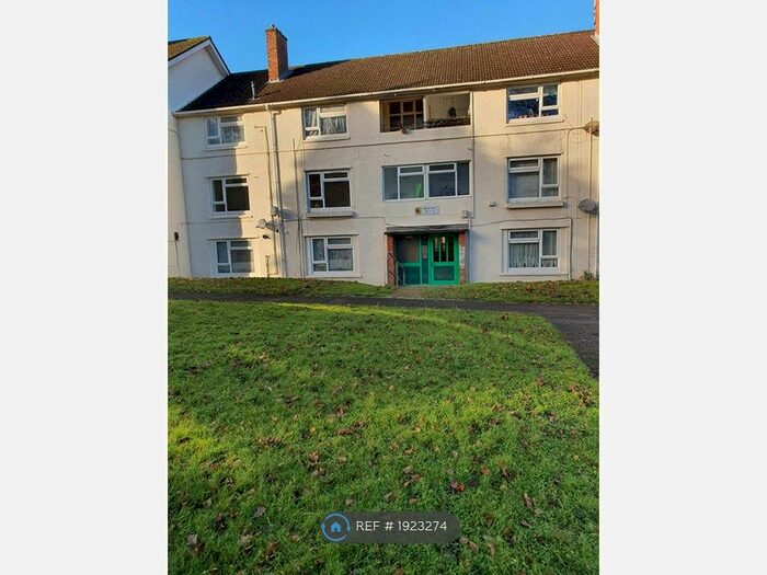 3 Bedroom Flat To Rent In Wellow Close, Southampton, SO18