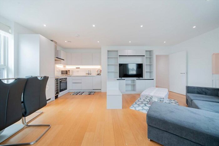 2 Bedroom Flat To Rent In Tollgate Gardens, Kilburn, NW6